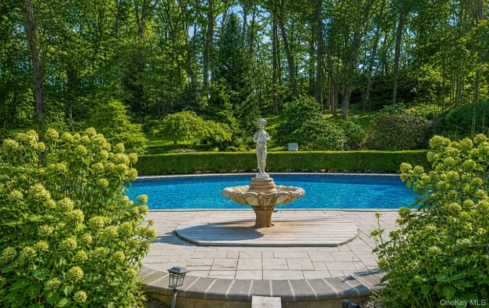 38 Tiffany Road Oyster Bay Cove, NY 11771