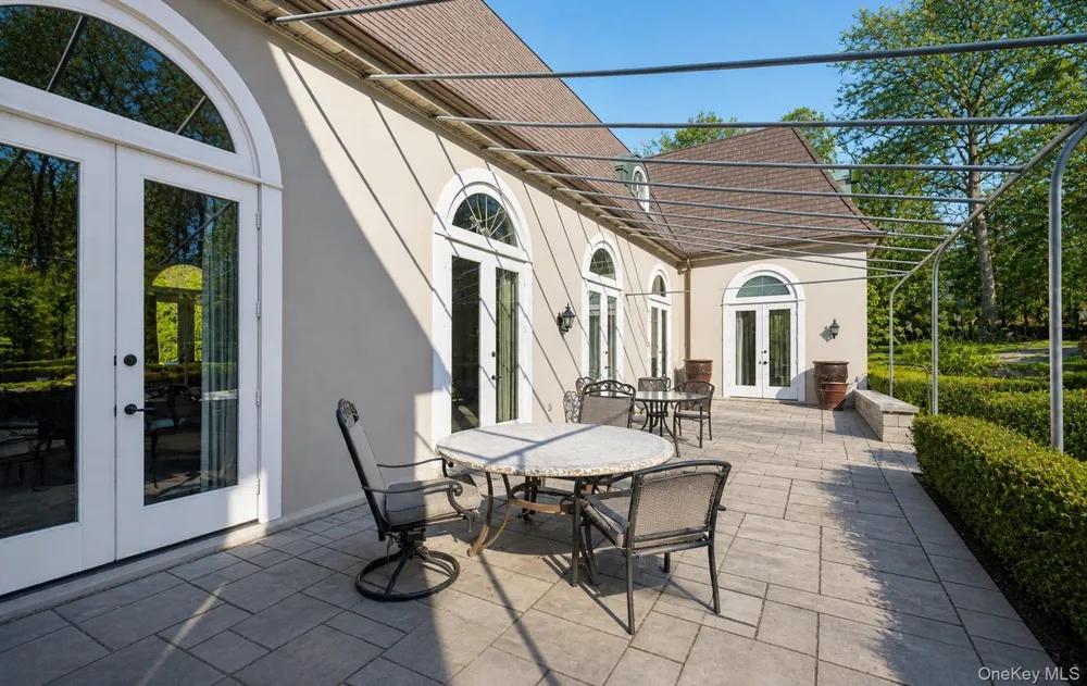 38 Tiffany Road Oyster Bay Cove, NY 11771
