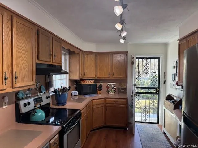 154 Cedar Road E Mastic Beach, NY 11951