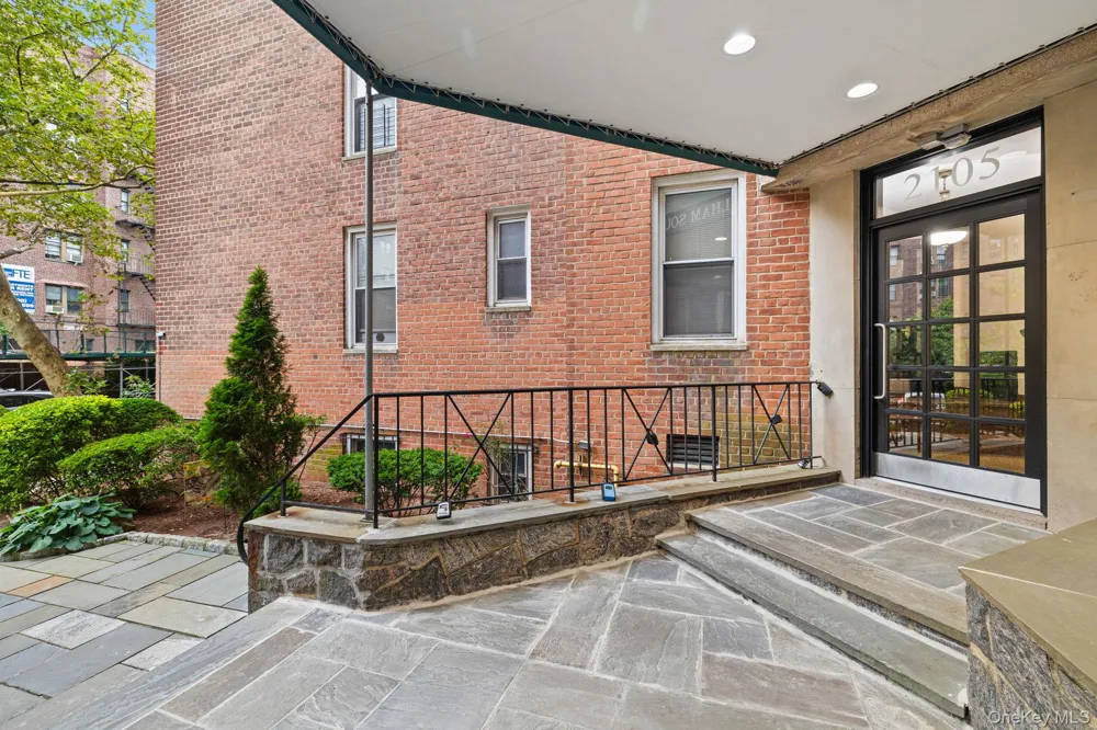 2105 Wallace Avenue #5A Bronx, NY 10462