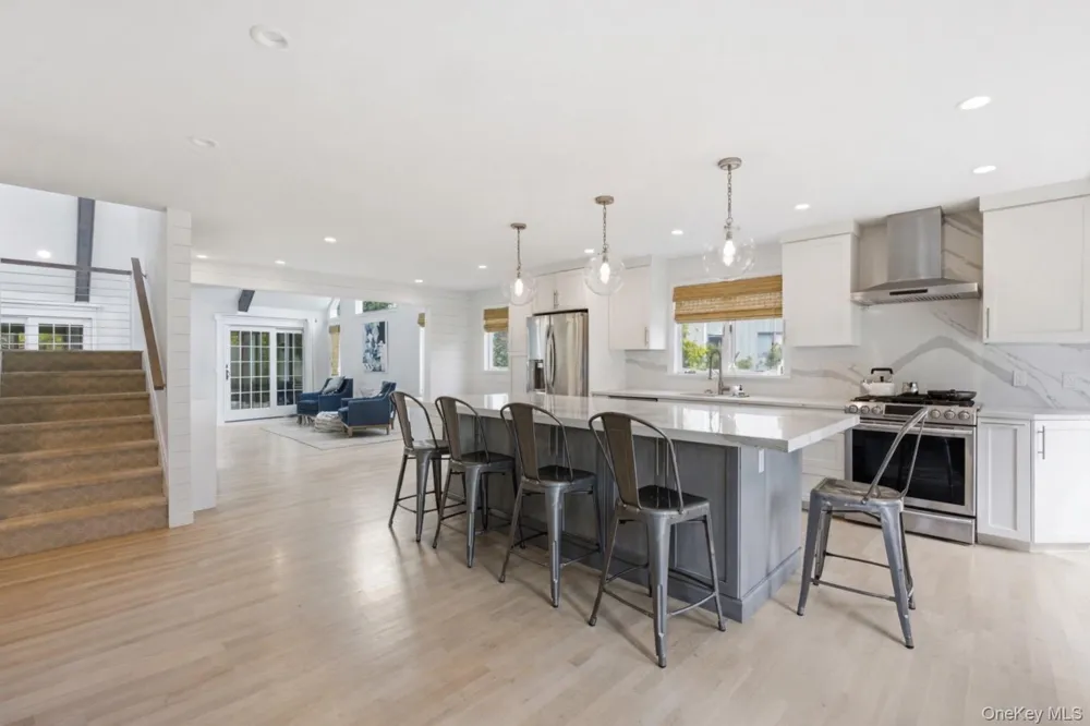 1 Canal Way Hampton Bays, NY 11946