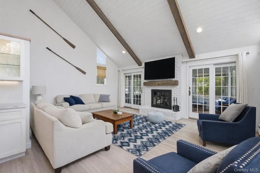 1 Canal Way Hampton Bays, NY 11946