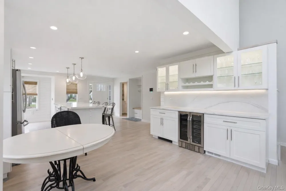 1 Canal Way Hampton Bays, NY 11946