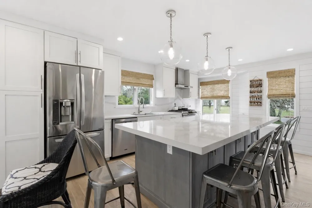 1 Canal Way Hampton Bays, NY 11946
