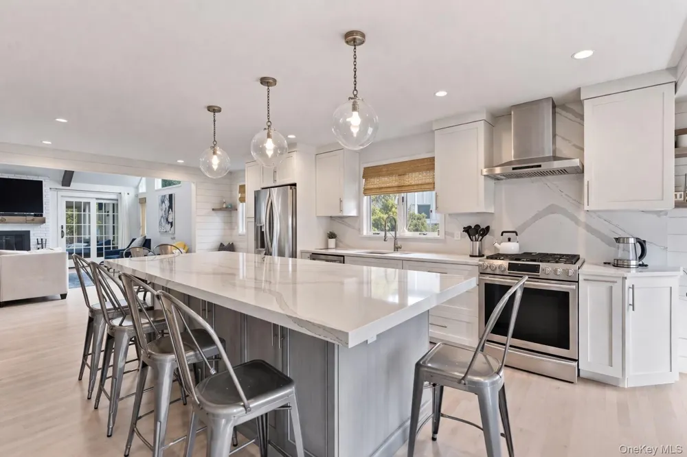 1 Canal Way Hampton Bays, NY 11946