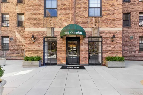 35 Parkview Avenue #1D