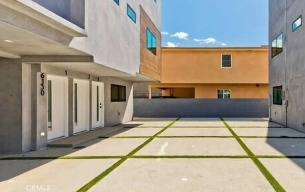 6130 Hazeltine #3 Van Nuys, CA 91401