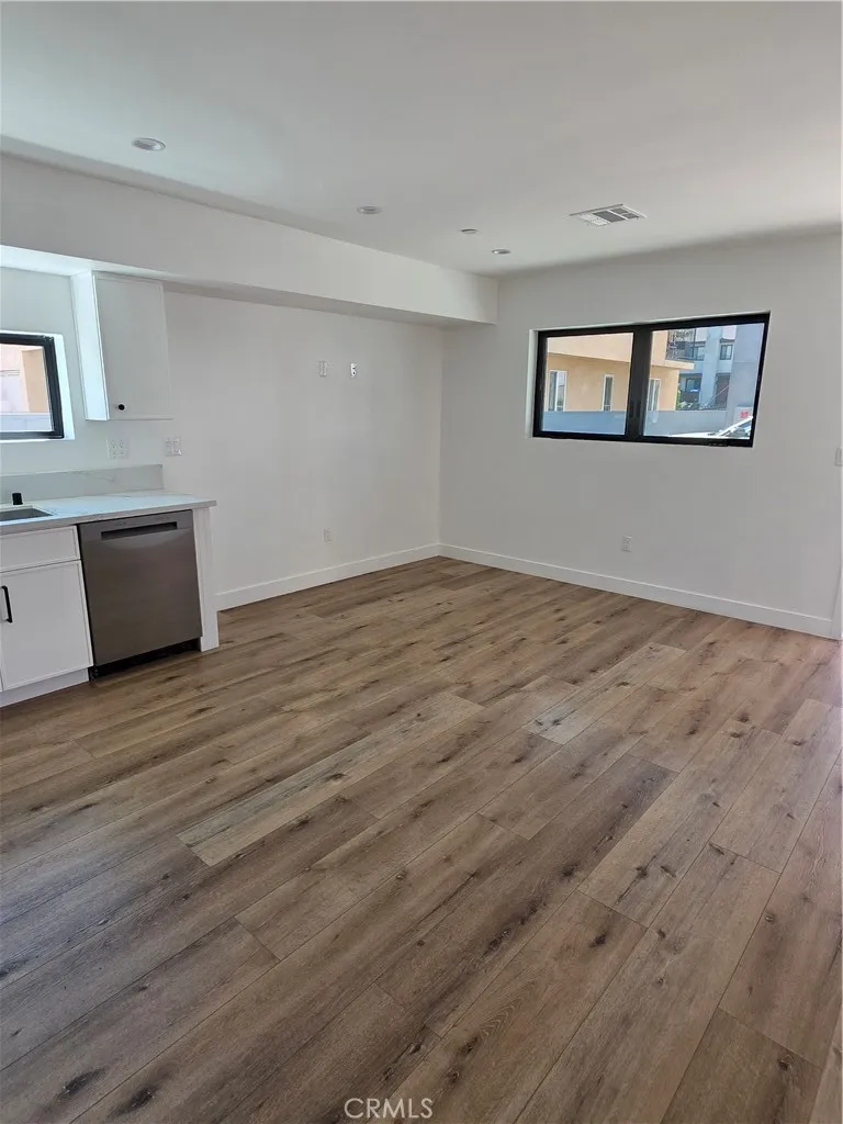 6130 Hazeltine #3 Van Nuys, CA 91401