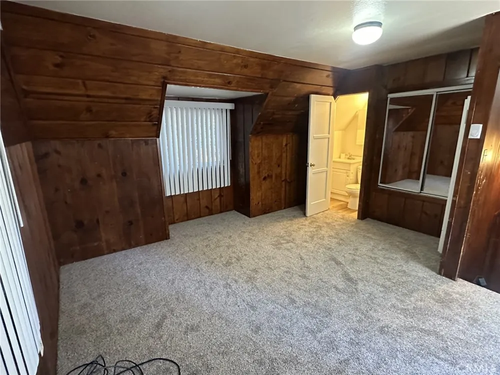 215 Western Cedar Glen, CA 92321