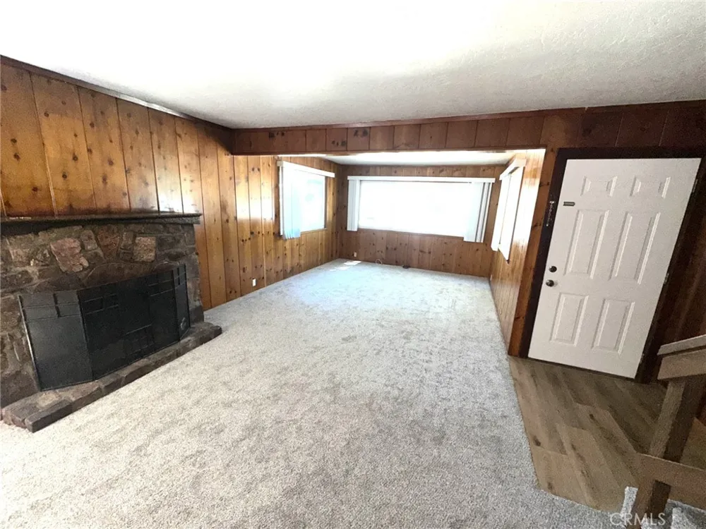 215 Western Cedar Glen, CA 92321
