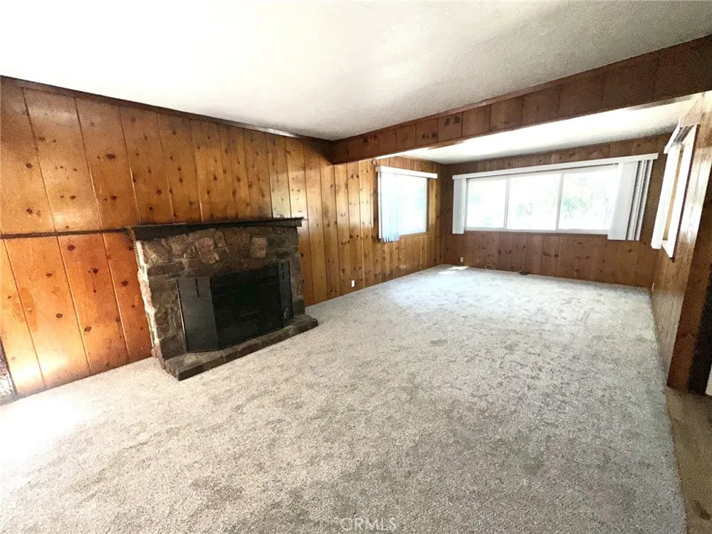 215 Western Cedar Glen, CA 92321