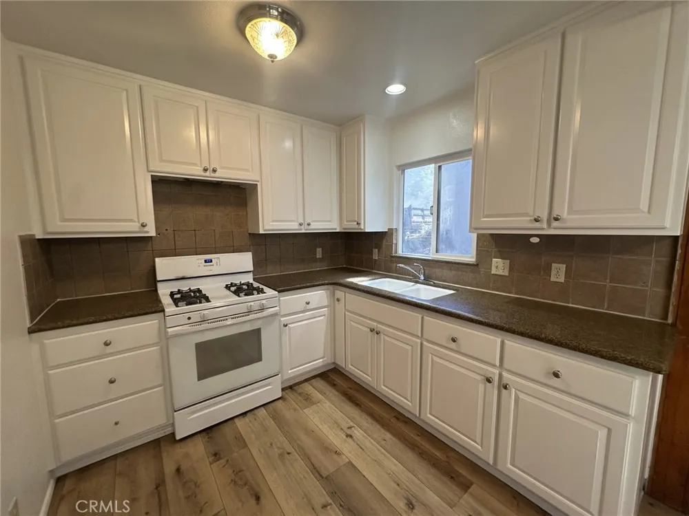 215 Western Cedar Glen, CA 92321