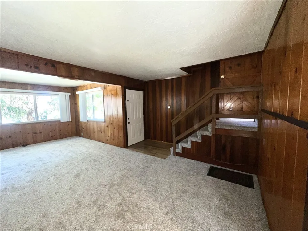 215 Western Cedar Glen, CA 92321