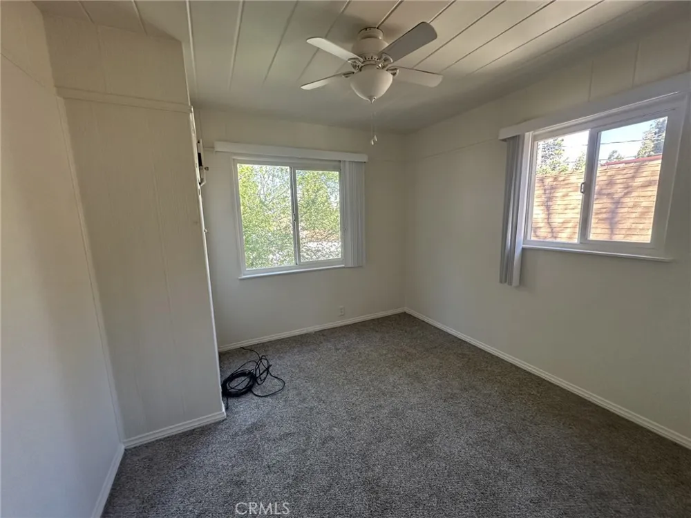 215 Western Cedar Glen, CA 92321