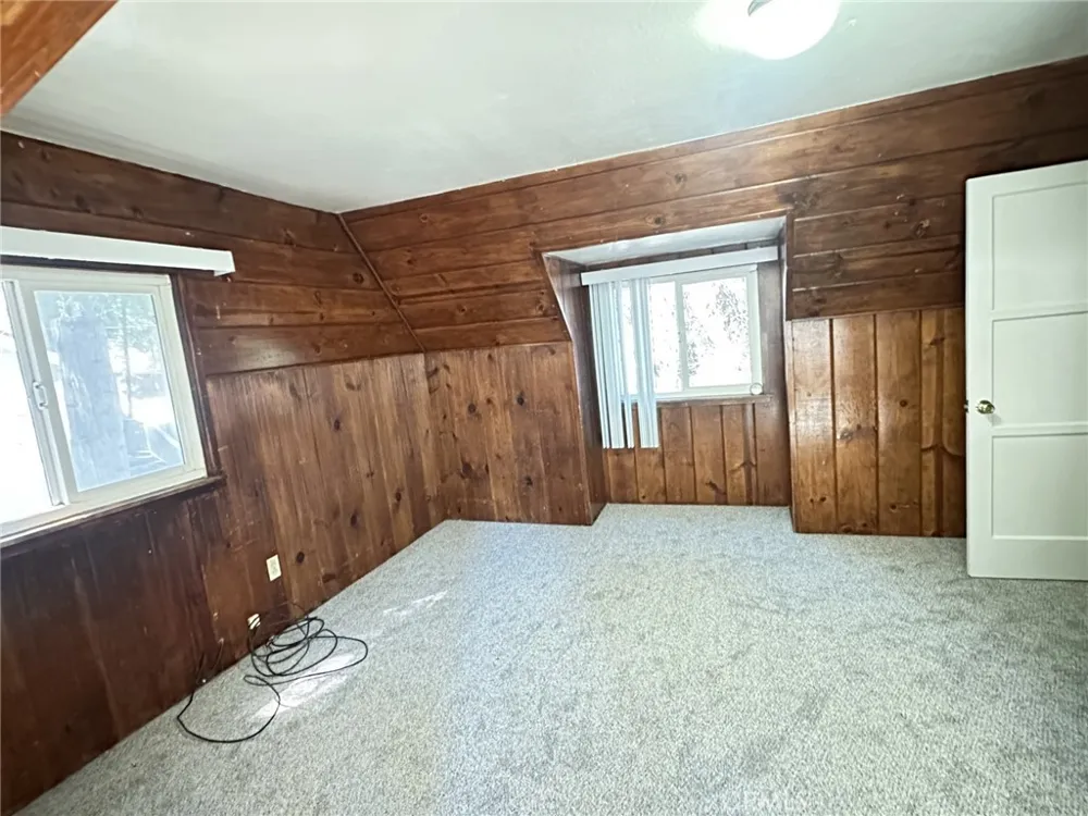 215 Western Cedar Glen, CA 92321