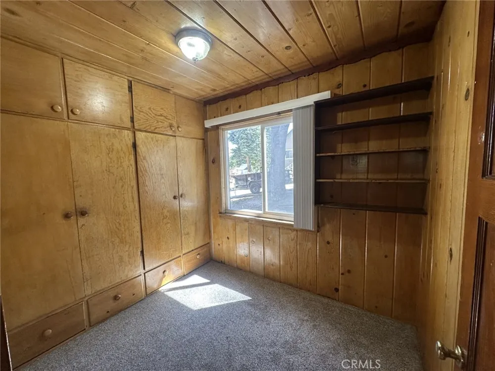 215 Western Cedar Glen, CA 92321