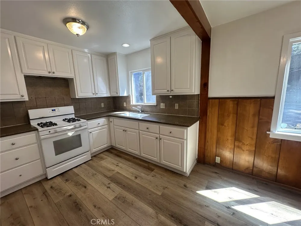 215 Western Cedar Glen, CA 92321