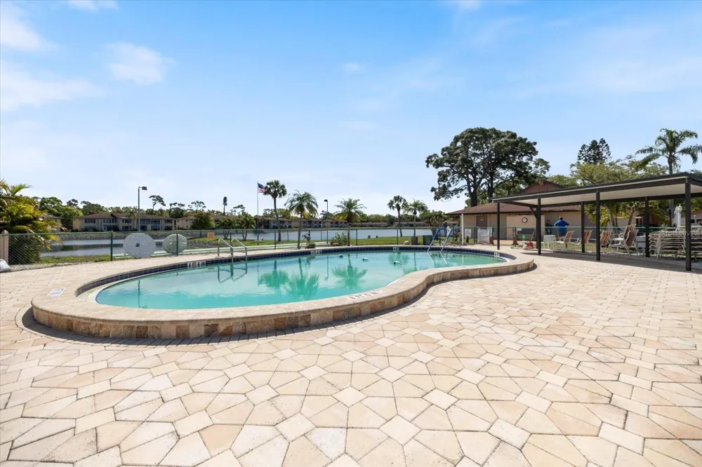 4522 NARRAGANSET TRAIL #84 Sarasota, FL 34233