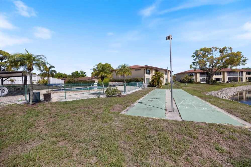 4522 NARRAGANSET TRAIL #84 Sarasota, FL 34233