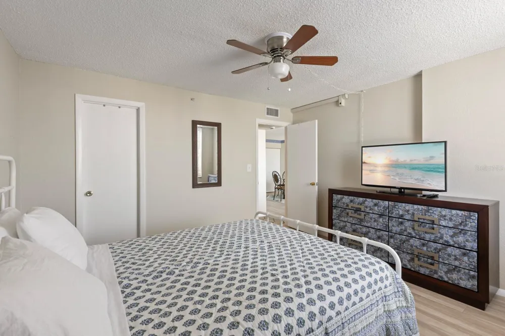 255 DOLPHIN POINT #513 Clearwater Beach, FL 33767
