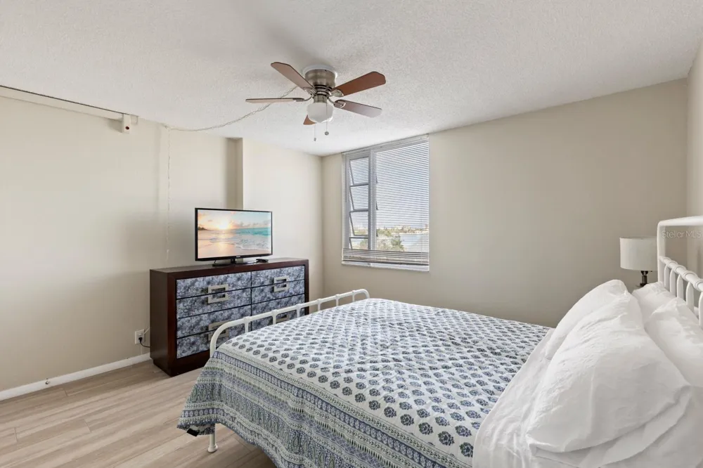 255 DOLPHIN POINT #513 Clearwater Beach, FL 33767