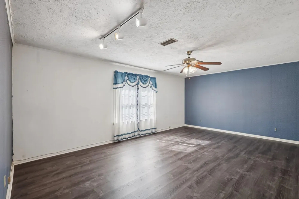 4733 Oleander Street Bacliff, TX 77518