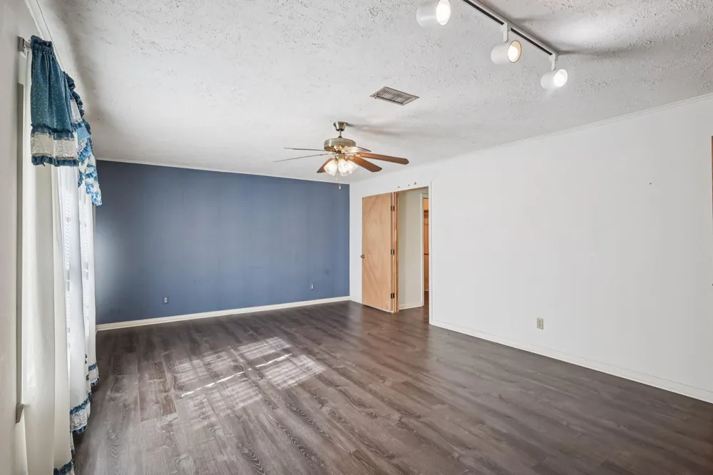 4733 Oleander Street Bacliff, TX 77518