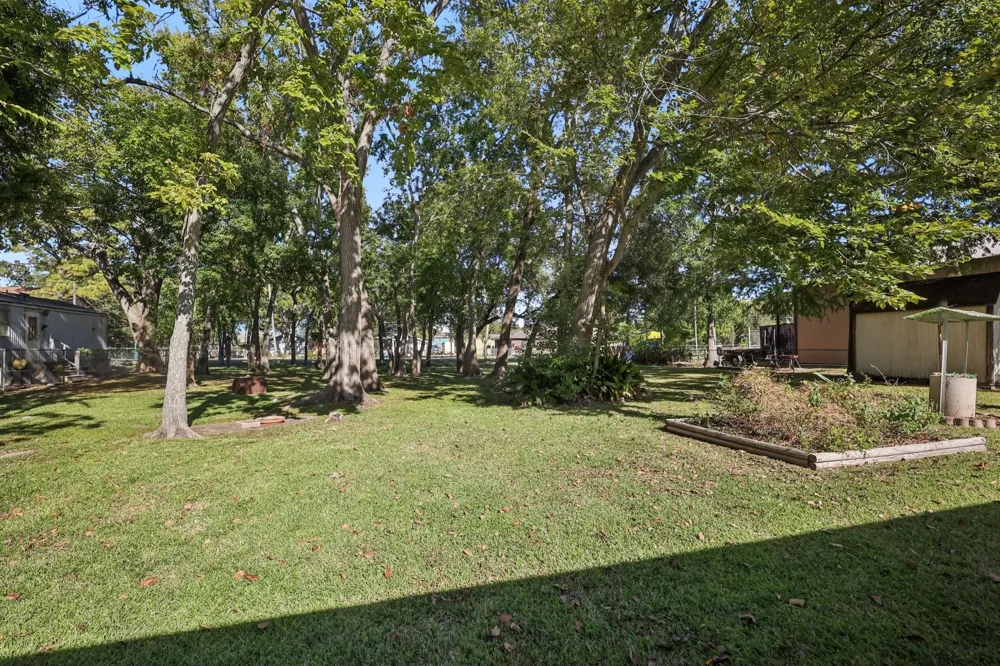 4733 Oleander Street Bacliff, TX 77518