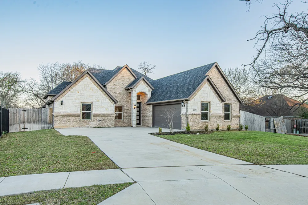 1617 sea breeze Court Azle, TX 76020