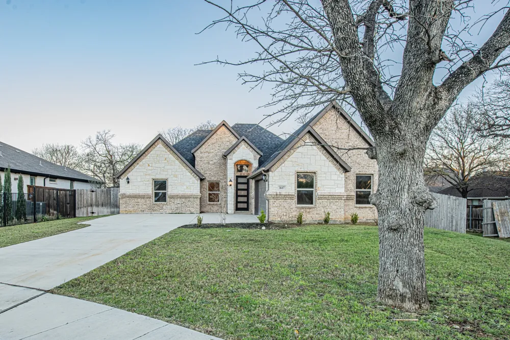 1617 sea breeze Court Azle, TX 76020