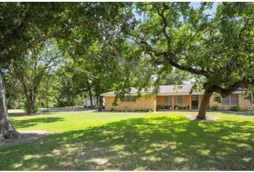 2291 Highway 71 Columbus, TX 78934
