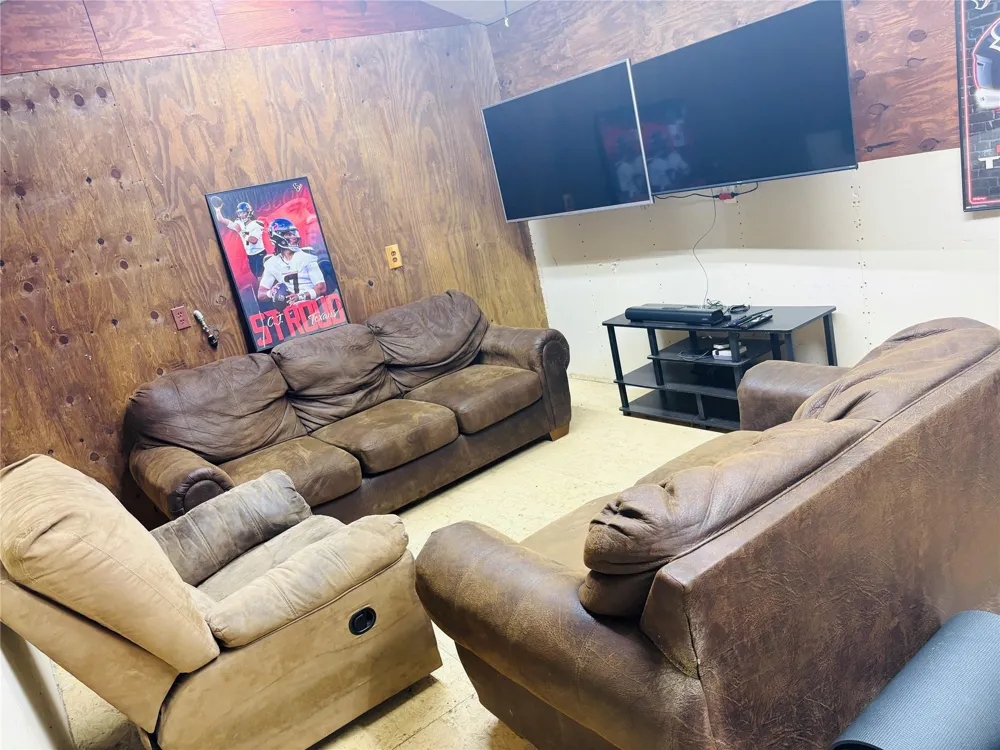 2291 Highway 71 Columbus, TX 78934