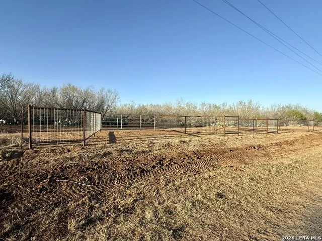 2175 county road 332 Charlotte, TX 78011