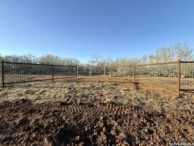 2175 county road 332 Charlotte, TX 78011