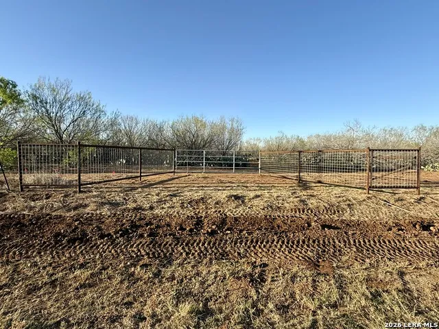 2175 county road 332 Charlotte, TX 78011