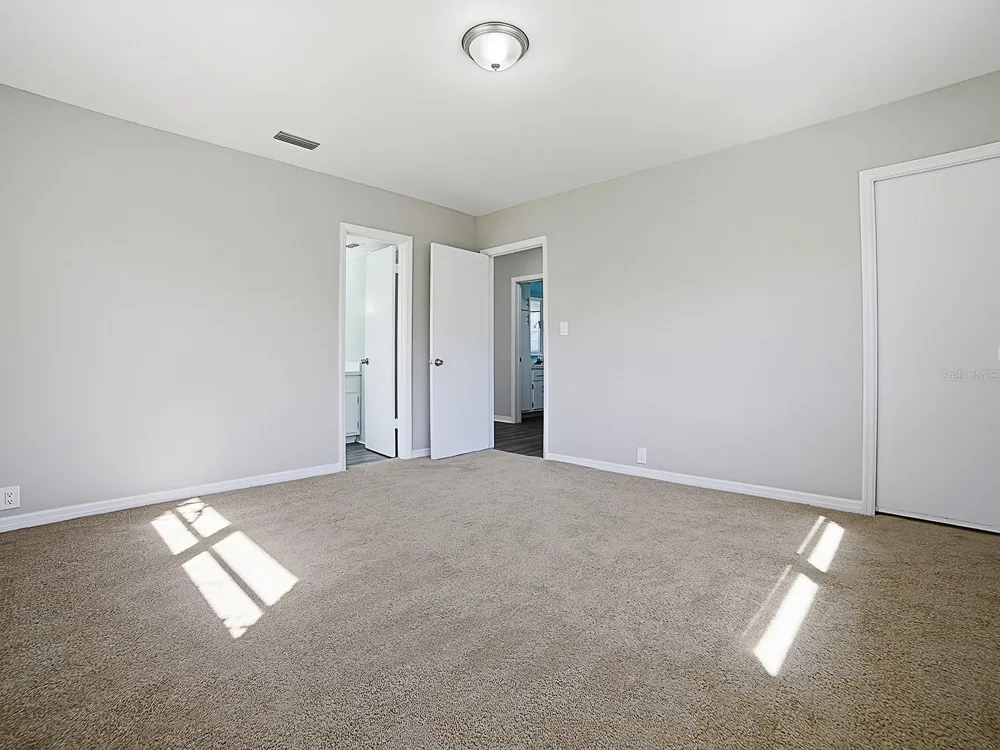5 OAK STREET Yalaha, FL 34797