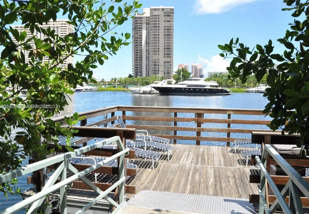 19801 E Country Club Dr #4104 Aventura, FL 33180