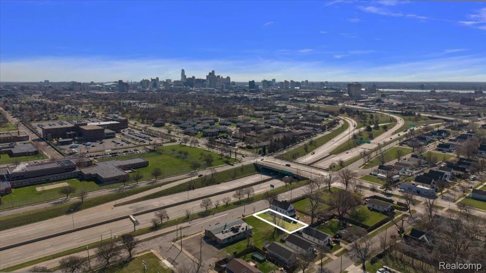 3565 W Jeffries Freeway Detroit City, MI 48208