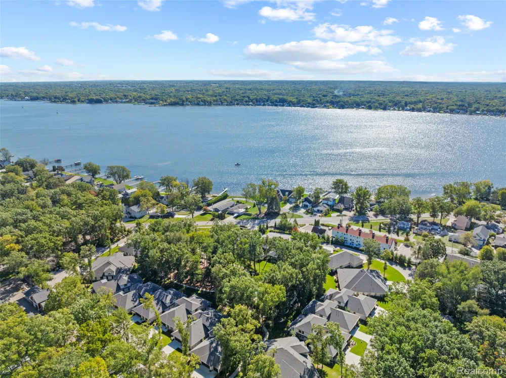 2031 Ottawa Beach Road Park Township, MI 49424