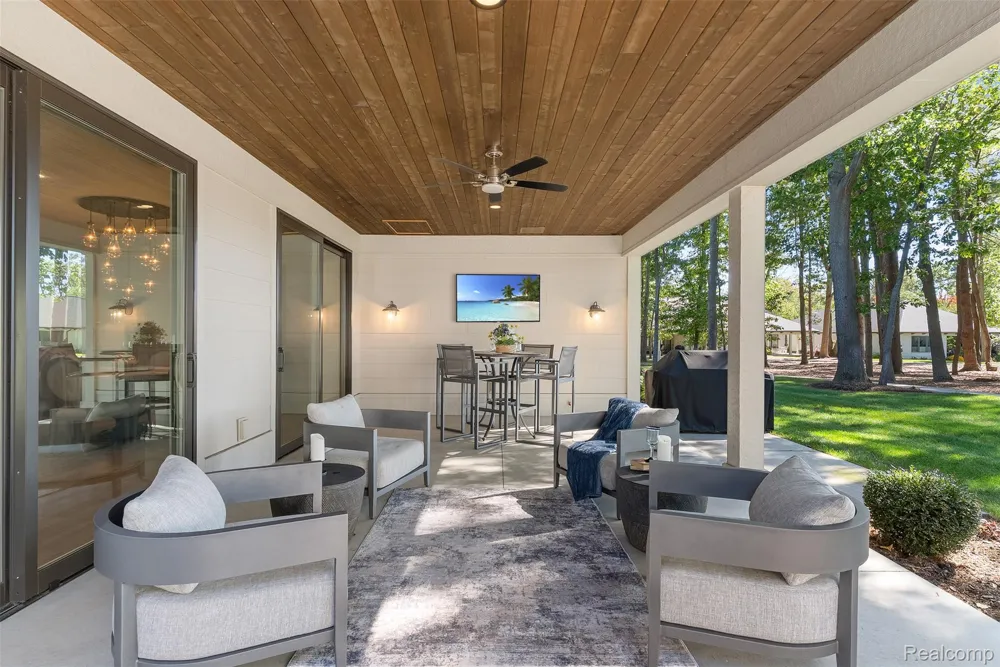 2031 Ottawa Beach Road Park Township, MI 49424