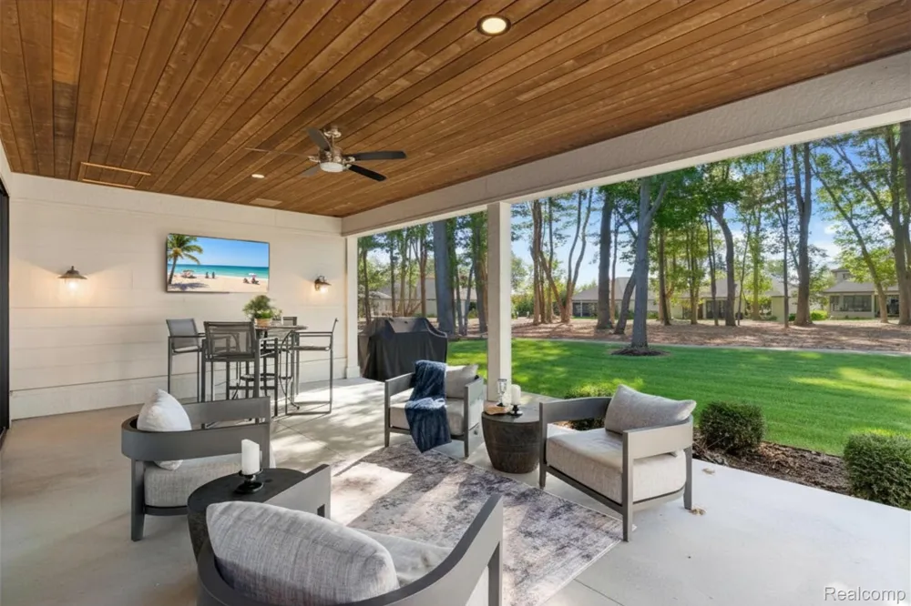 2031 Ottawa Beach Road Park Township, MI 49424
