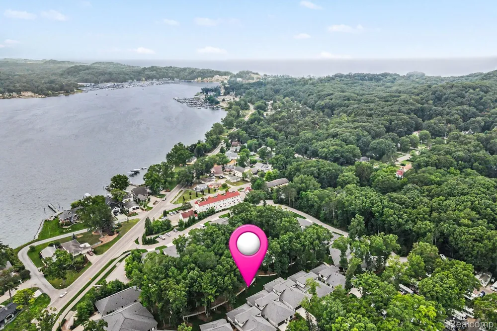 2031 Ottawa Beach Road Park Township, MI 49424