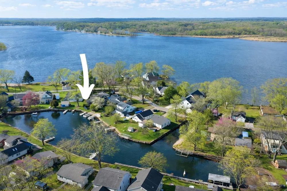 11637 Algonquin Drive Hamburg Township, MI 48169