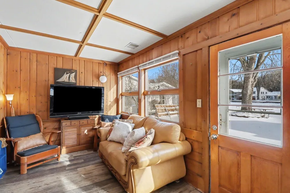 11637 Algonquin Drive Hamburg Township, MI 48169