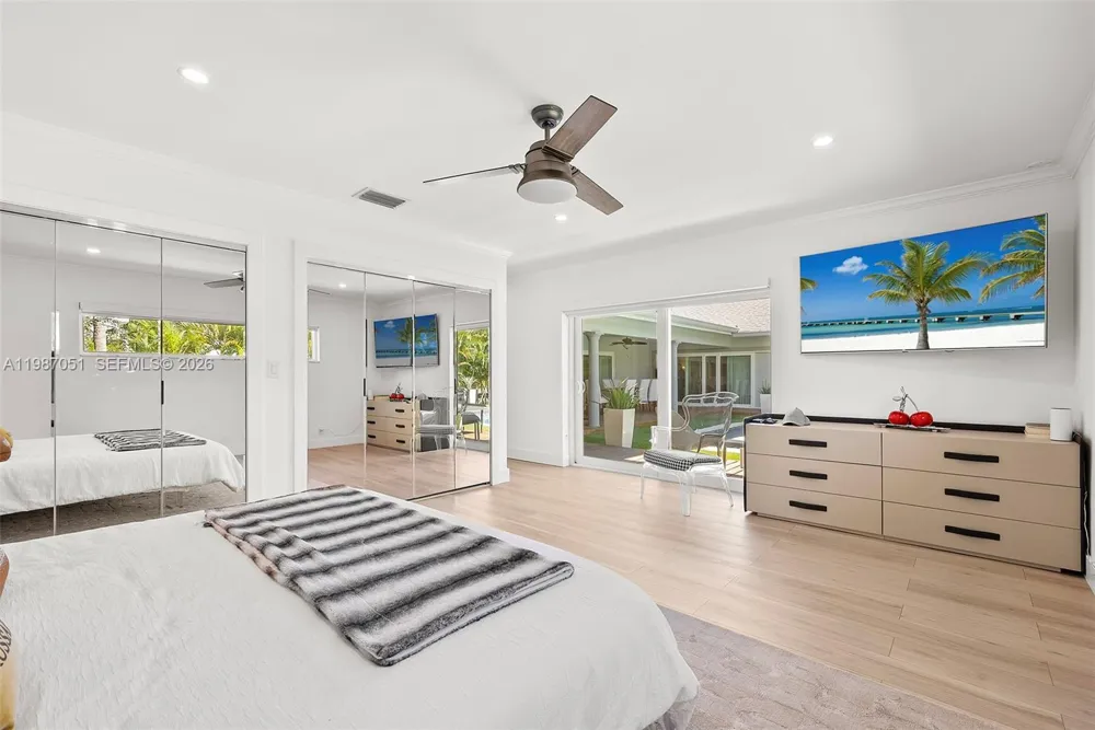 424 Alamanda Dr Hallandale Beach, FL 33009