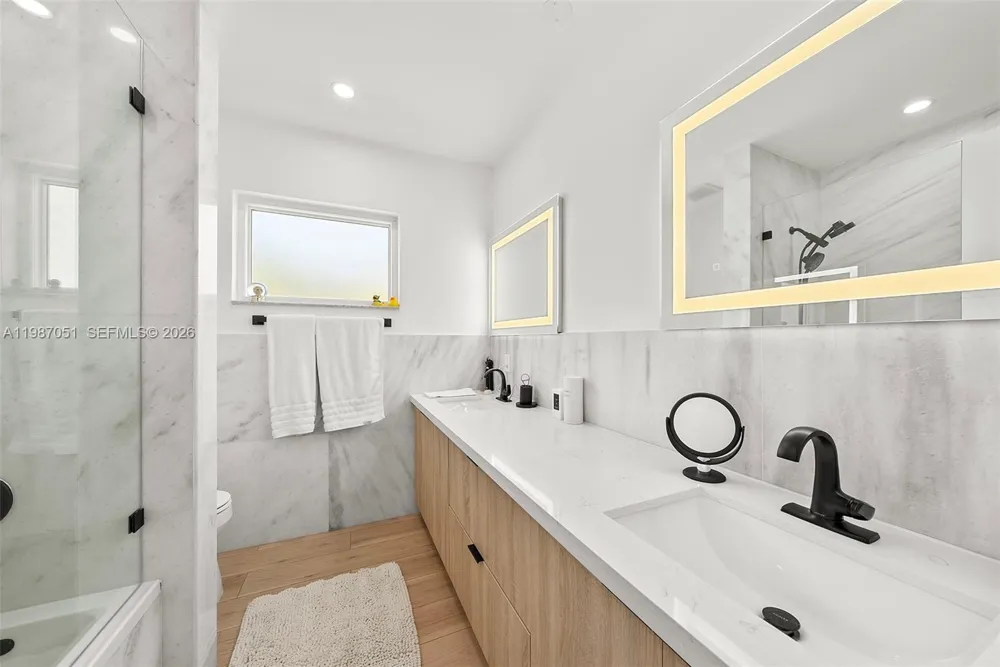 424 Alamanda Dr Hallandale Beach, FL 33009