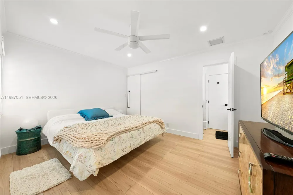 424 Alamanda Dr Hallandale Beach, FL 33009