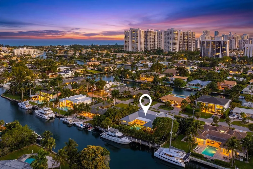 424 Alamanda Dr Hallandale Beach, FL 33009