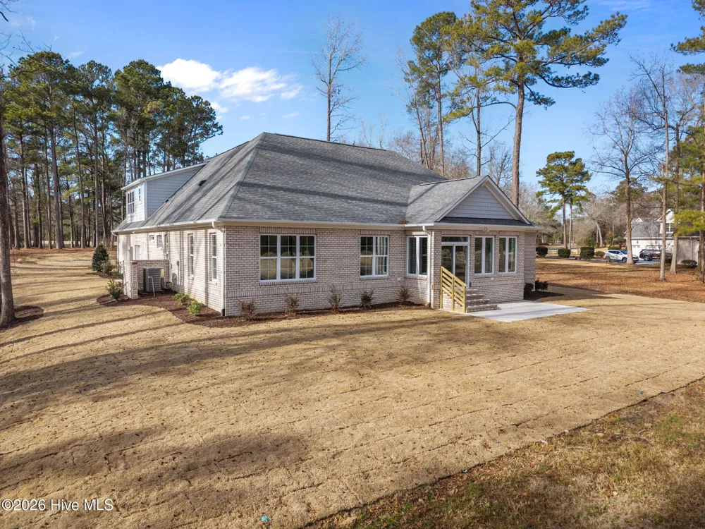 193 E Winding Way Wallace, NC 28466