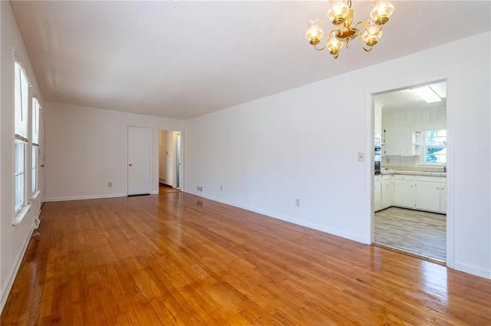 33 Summit Drive Lindale, GA 30147